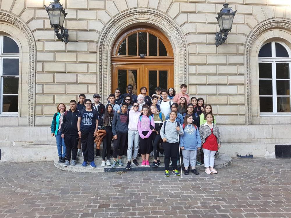 Foto de grupo con los alumnos franceses