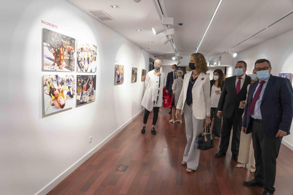 Doña Elena visita la exposición 'Paralímpicos, 25 años cumpliendo sueños'