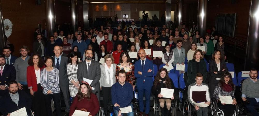 Foto de familia de las becas 'Oportunidad al Talento'