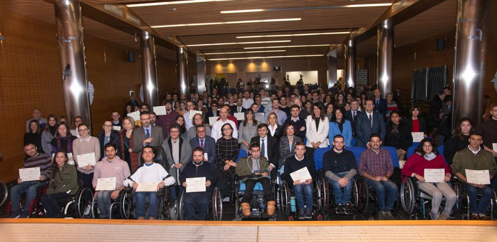 Foto de familia de los becados en la anterior edición de esta convocatoria de becas