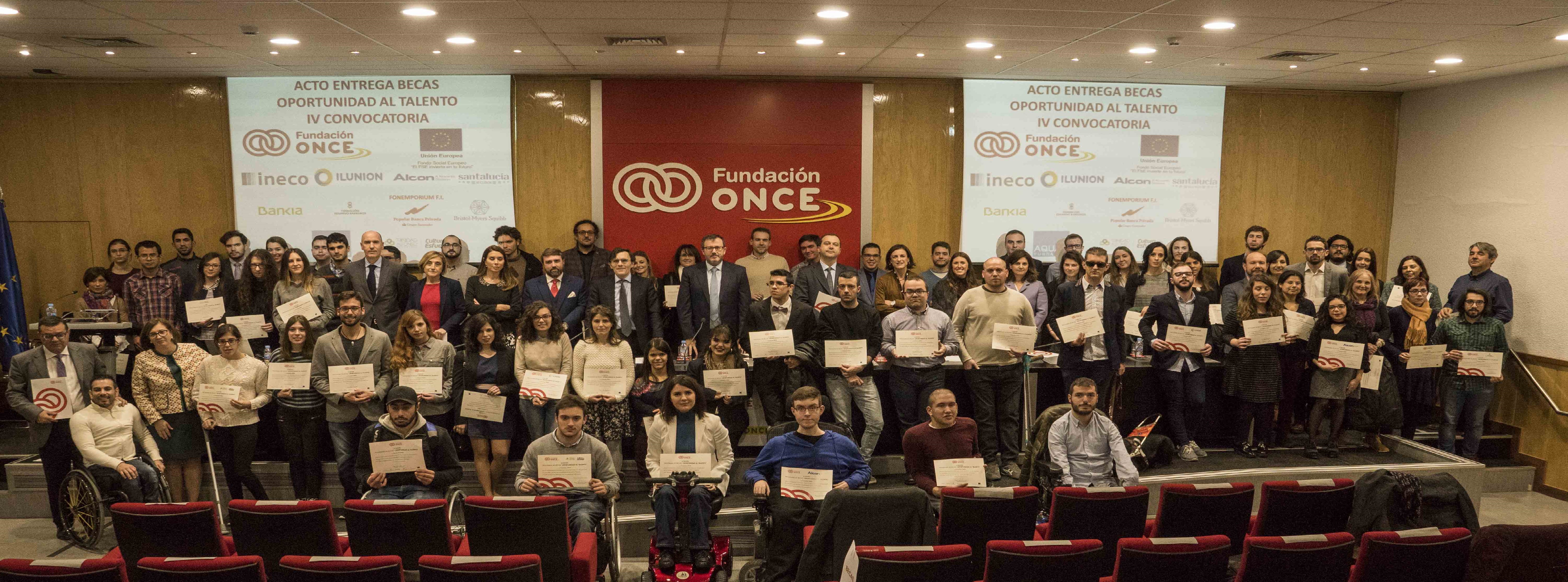 foto_familia_becados_recortada.jpg