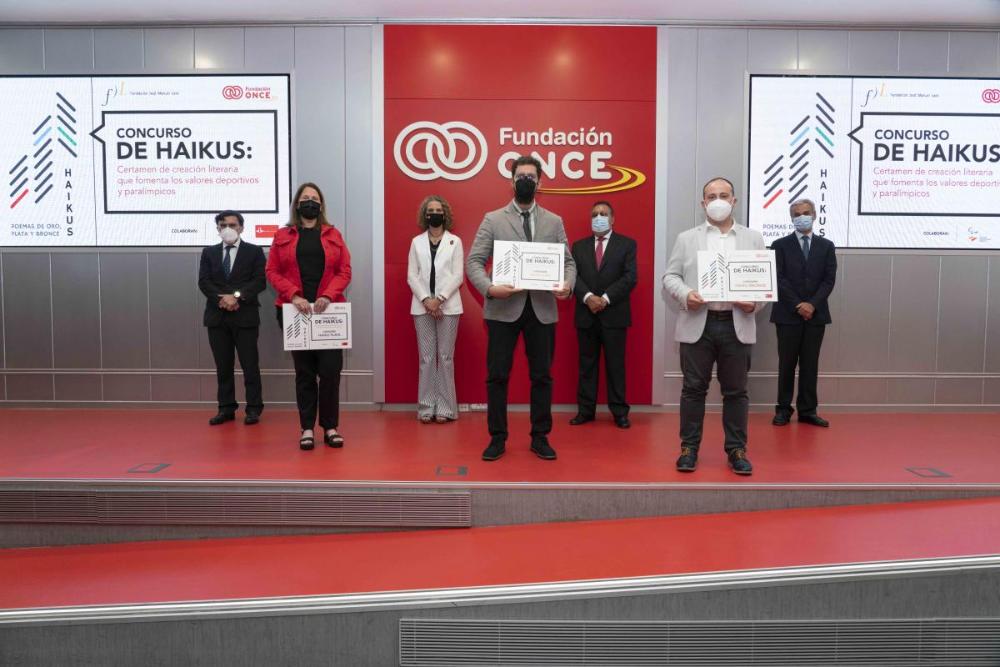 Foto de familia de los premiados