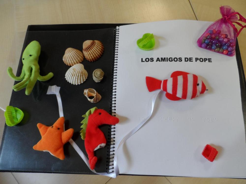 Portada del cuento 'Los amigos de Pope', tanto en tinta como en braille