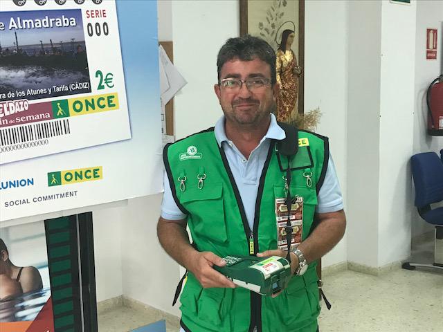 Francisco Javier Fernández, en Chiclana, donde vendió el Sueldazo agraciado con un millón y medio de euros