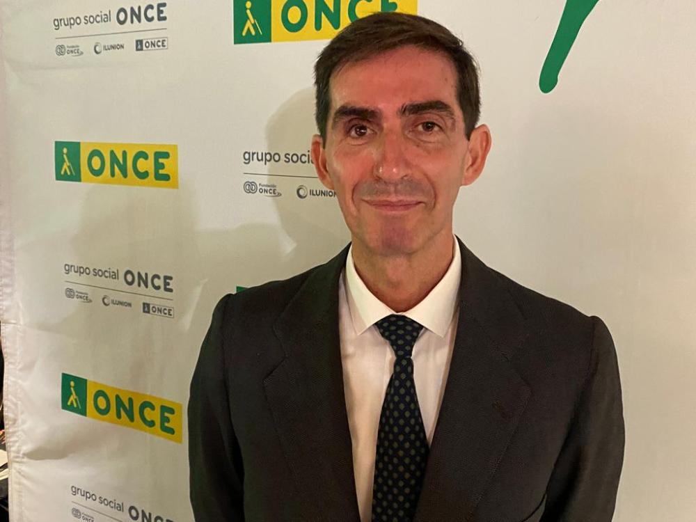 Gonzalo Carande lleva desempeñando el puesto de vendedor desde hace seis años