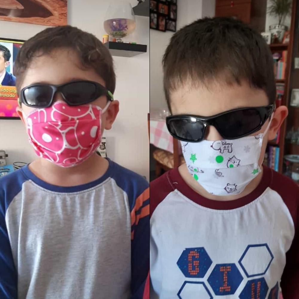 Gonzalo García (a la derecha) con su hermano en Torredelmar