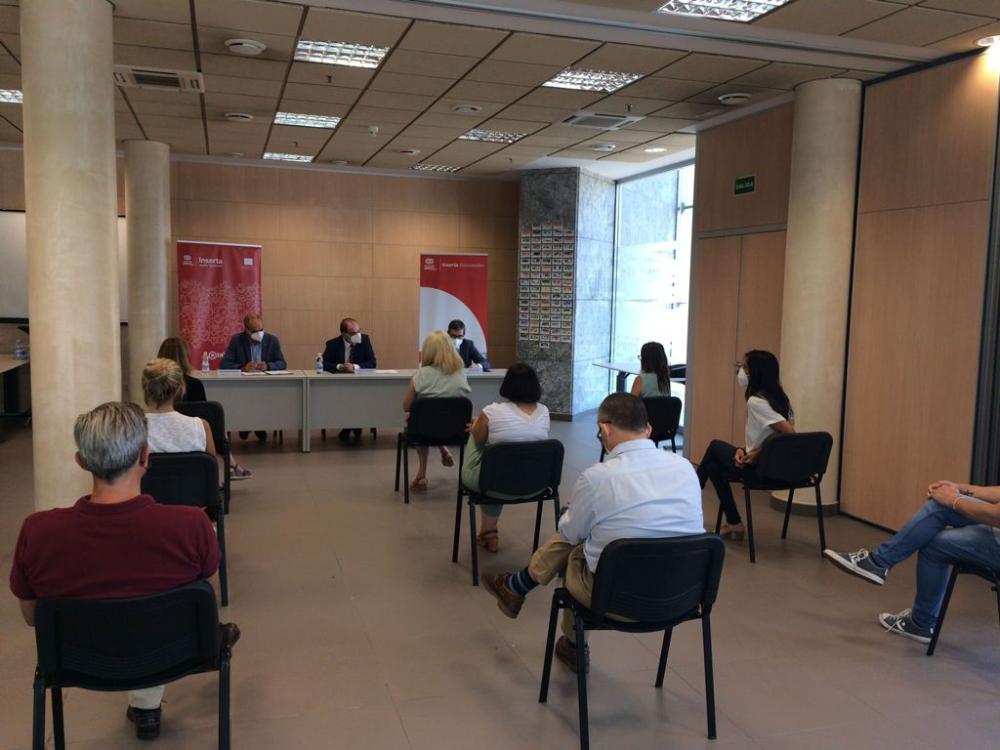 Imagen de la presentación de la firma realizada en la sede de Fundación ONCE en la Isla de la Cartuja de Sevilla