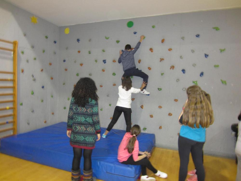 Escalada en el Rocódromo del Polideportivo