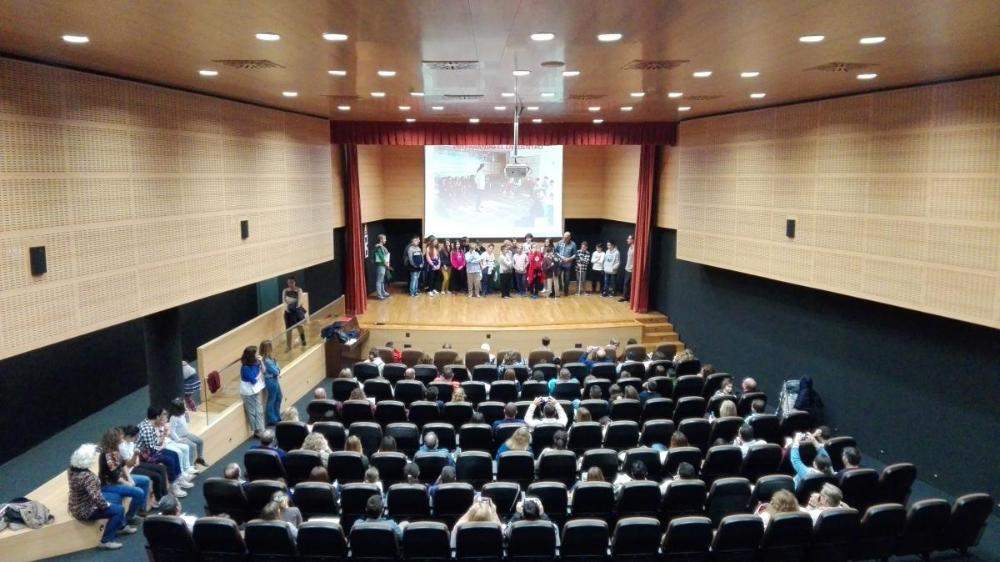 El grupo de Secundaria expone su actividad en el Salón de Actos