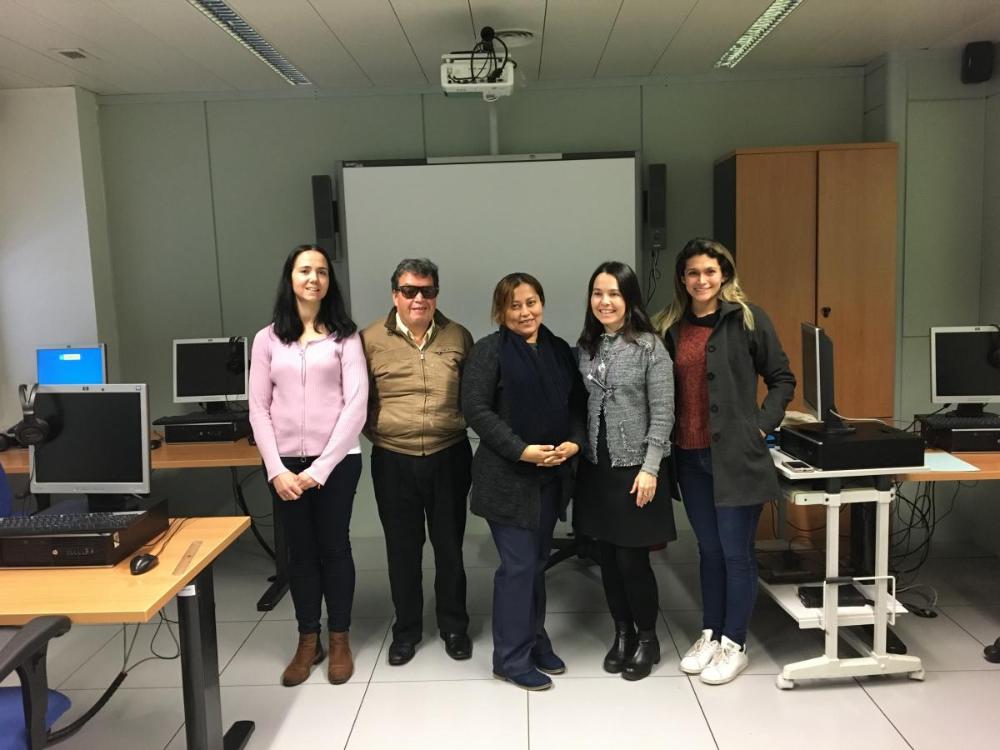 La directora del CRE, Eva Pérez, acompañó la visita de la delegación ecuatoriana en su visita al centro