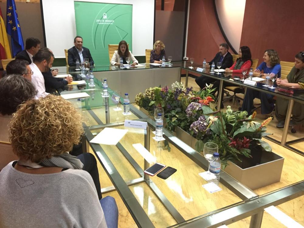 Reunión de la consejera de Educación con los representantes de las distintas organizaciones sociales 