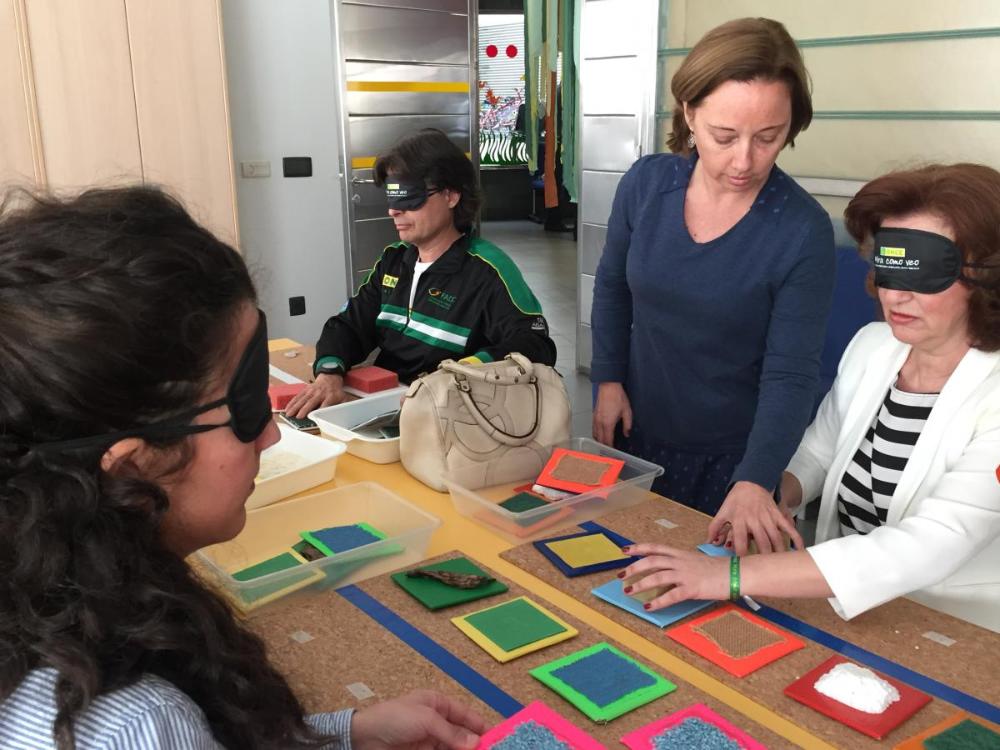 Taller sensitivo en el CRE de Sevilla