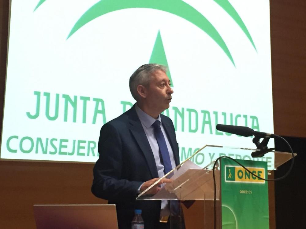 El subdelegado territorial de la ONCE durante su intervención