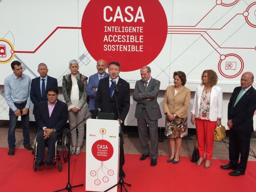 Intervención del delegado territorial a las puertas de la Casa Inteligente, Accesible y Sostenible de Fundación ONCE