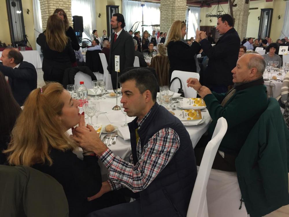 Un grupo de personas sordociegas en la celebración de Santa Lucía en Sevilla