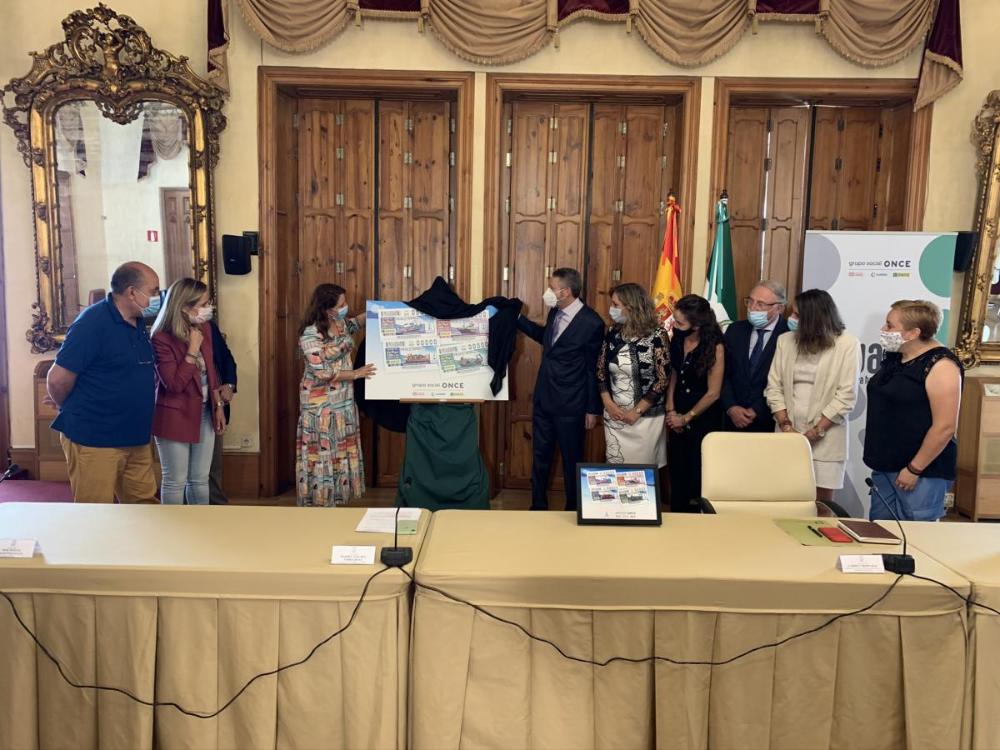 Momento del descubrimiento de la imagen de los cuatro cupones dedicados a la pesca sostenible y responsable