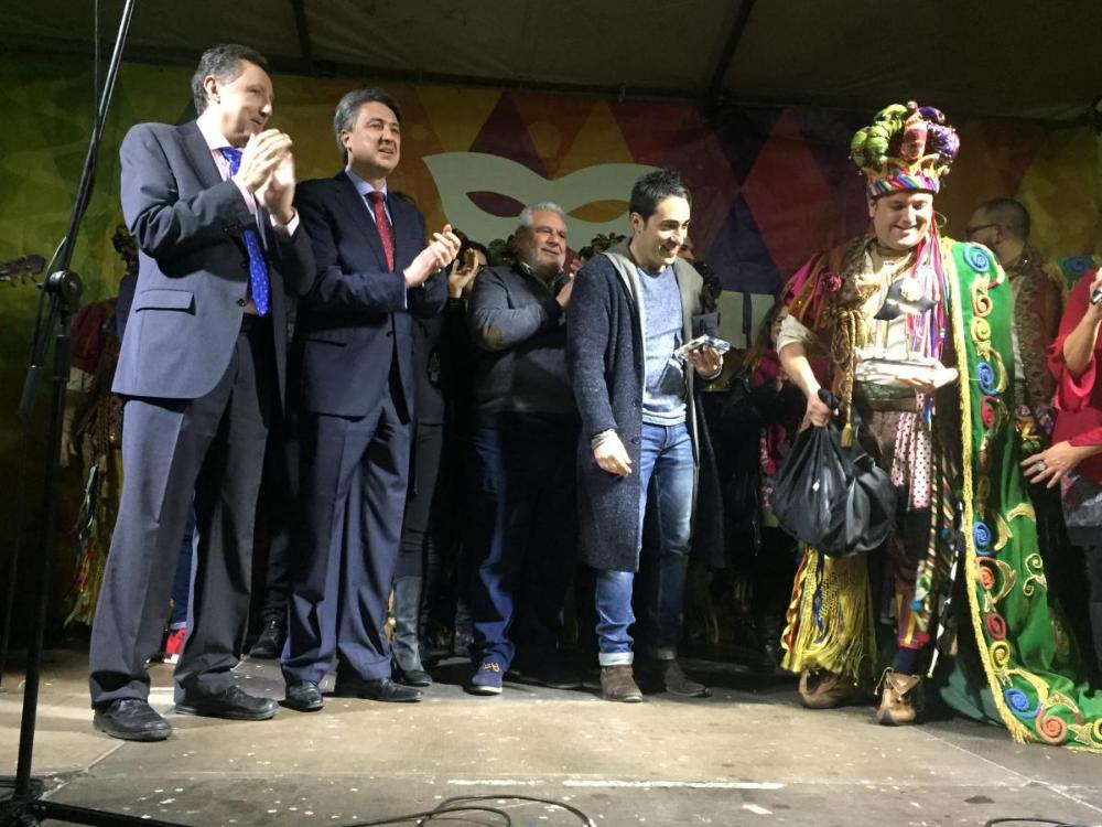 Fiel a la tradición, la Aguja de Oro se entrega en un saco de monedas de un euro