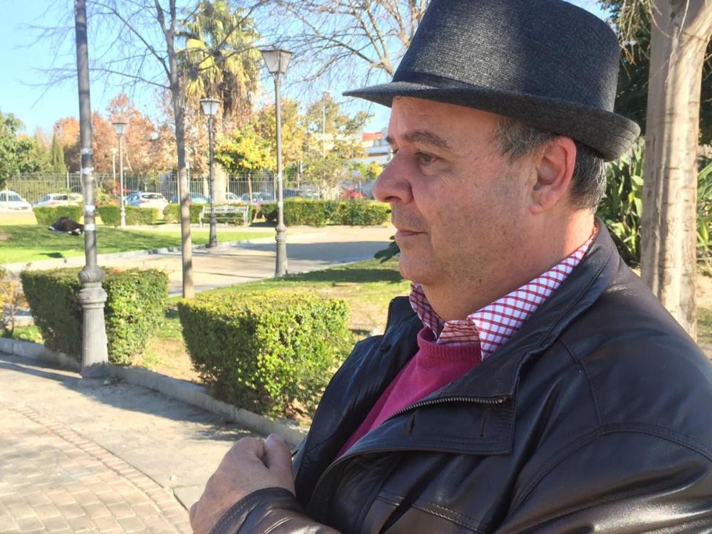 Jesús Espìñeira en el jardín de la Torre de los Perdigones, en Sevilla