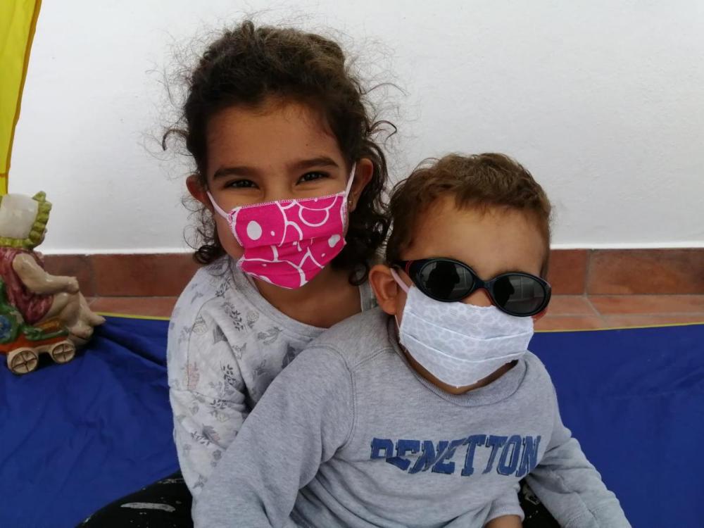 Javier Nieblas con su hermana Paula, de Cuevas de Becerro