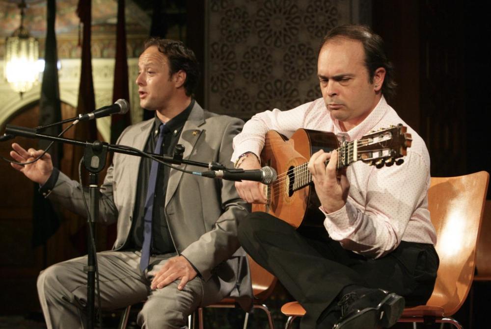 José Luis Scott acompañando al cantaor Juan Ramírez | Foto: Javier Regueros