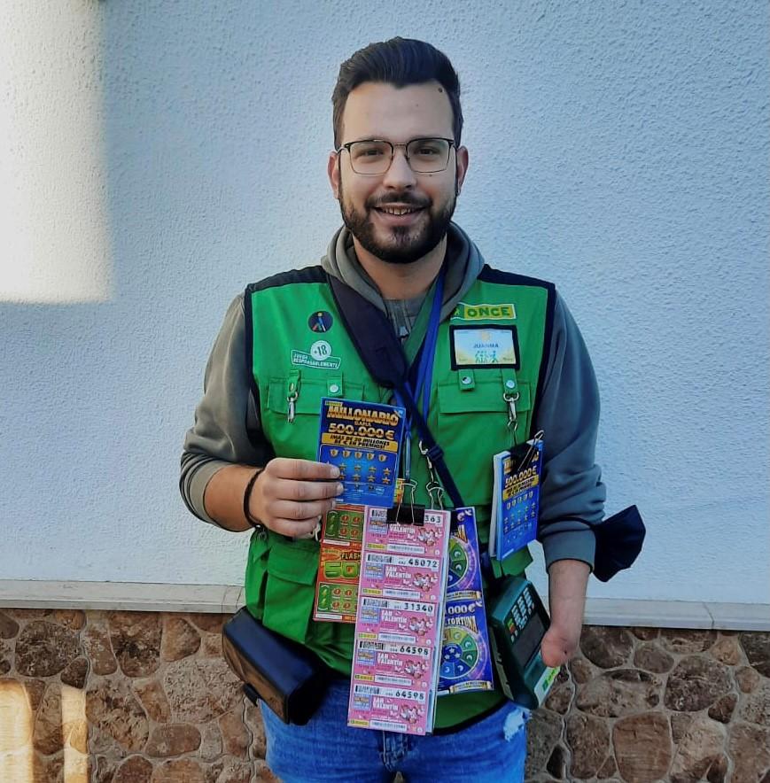 Juan Manuel Raposo, vendedor de la ONCE en Sanlúcar de Barrameda (Cádiz)