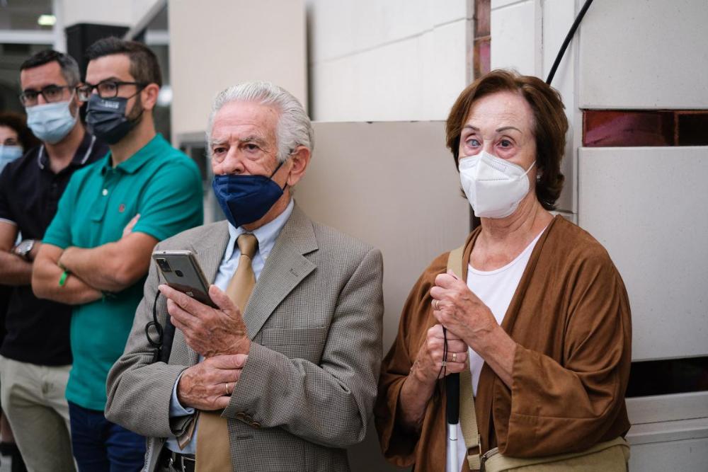 Afiliados a la ONCE siguieron el acto celebrado en el patio de la Delegación Territorial 