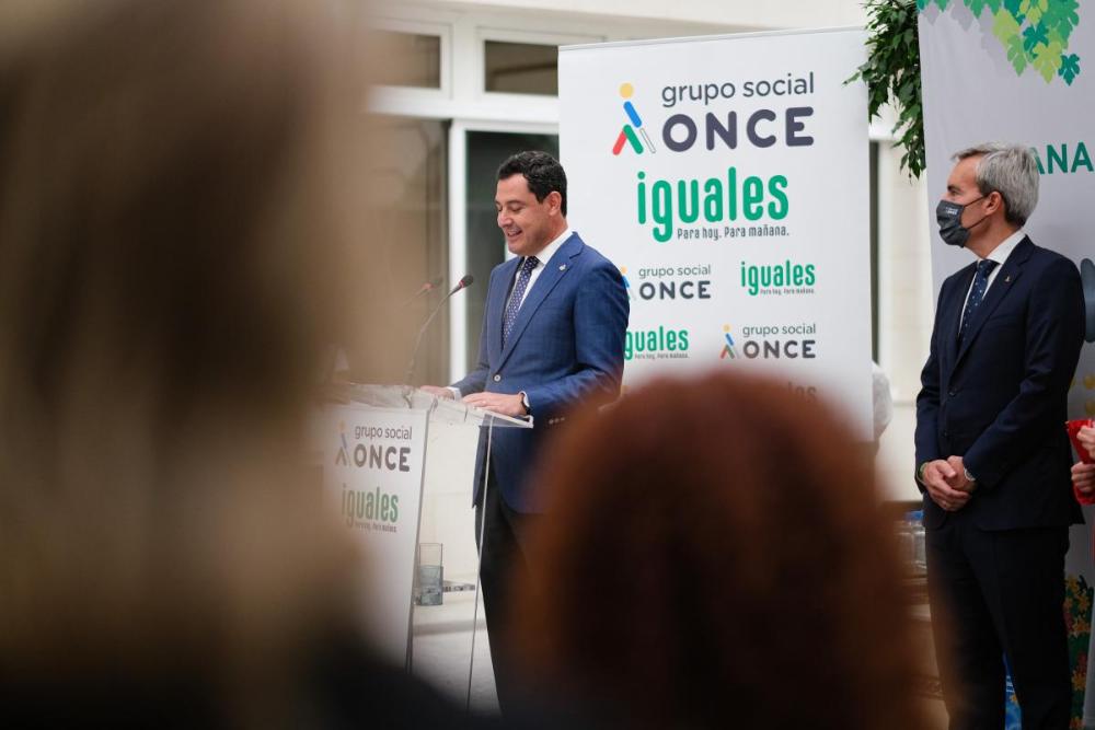 El presidente de la Junta tuvo palabras de cariño y reconocimiento a la labor de la ONCE y del Grupo Social ONCE