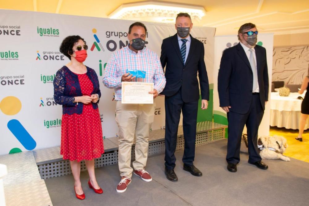 Julian Quesada junto a la presidenta del Consejo Territorial, delegado territorial y director de la ONCE en Granada