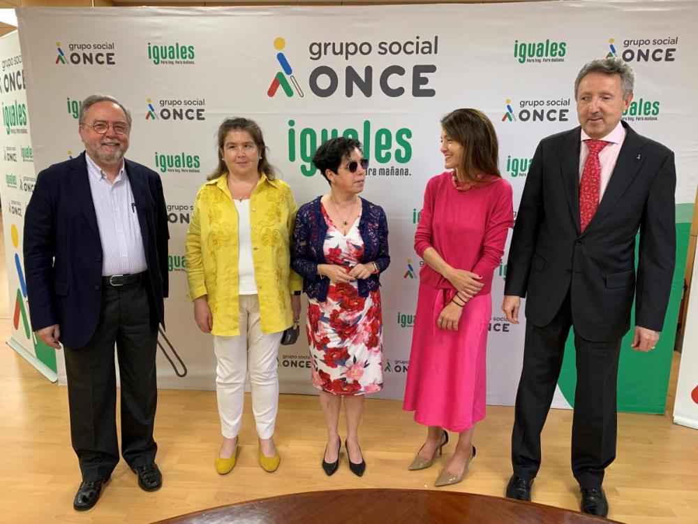 La mayor parte de los integrantes del jurado tras el fallo de los Premios Solidarios 2022