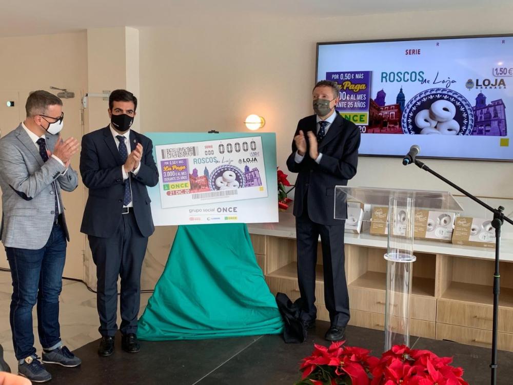 Aplausos tras el descubrimiento de la imagen del cupón