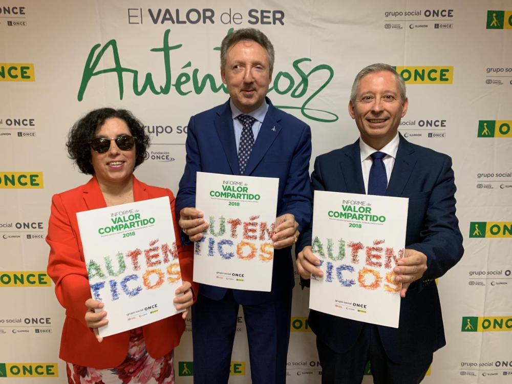 El delegado territorial, la presidenta del Consejo Territorial y el subdelegado territorial, en la presentación del Informe de Valor Compartido en la sede de la Delegación Territorial