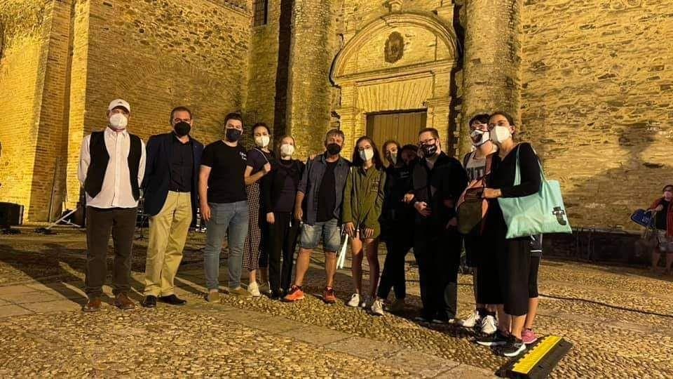 Teo Domínguez, con los integrantes de Tiflonuba tras la representación