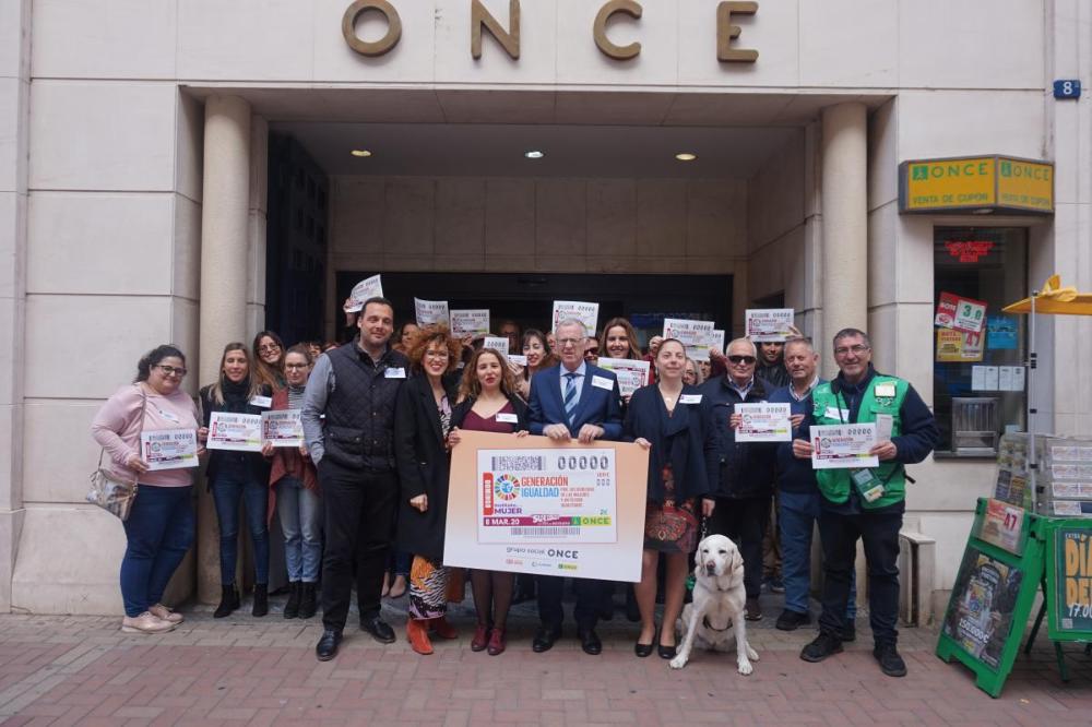Concentración a las puertas de la ONCE de Málaga