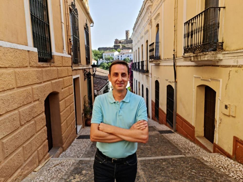 Manuel Sánchez sostiene que los libros tienen que enseñar, ofrecer y repartir conocimiento, y también entretener