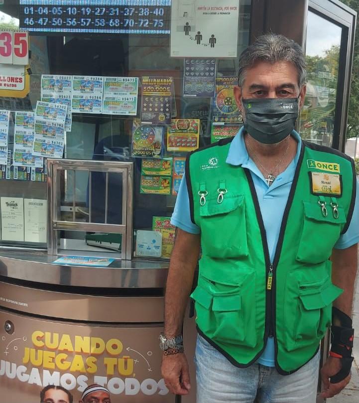 Manuel Vidal, vendedor de la ONCE en Mairena del Aljarafe