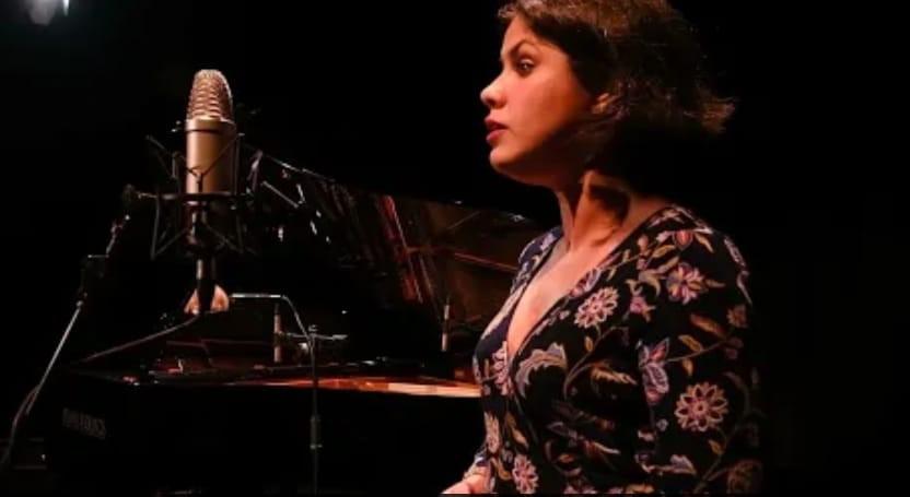 Maria Rojas ha obtenido una calificación de sobresaliente a sus estudios superiores 