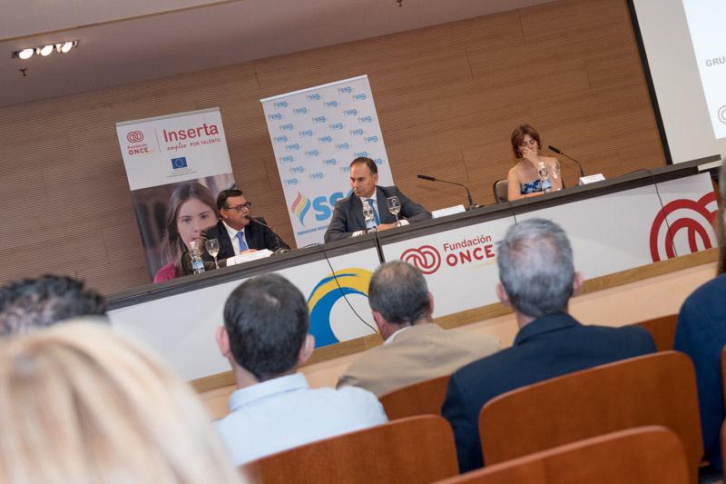 Aspecto general del salón de actos del pabellón de ONCE, Fundación ONCE e ILUNION donde se firmó el convenio