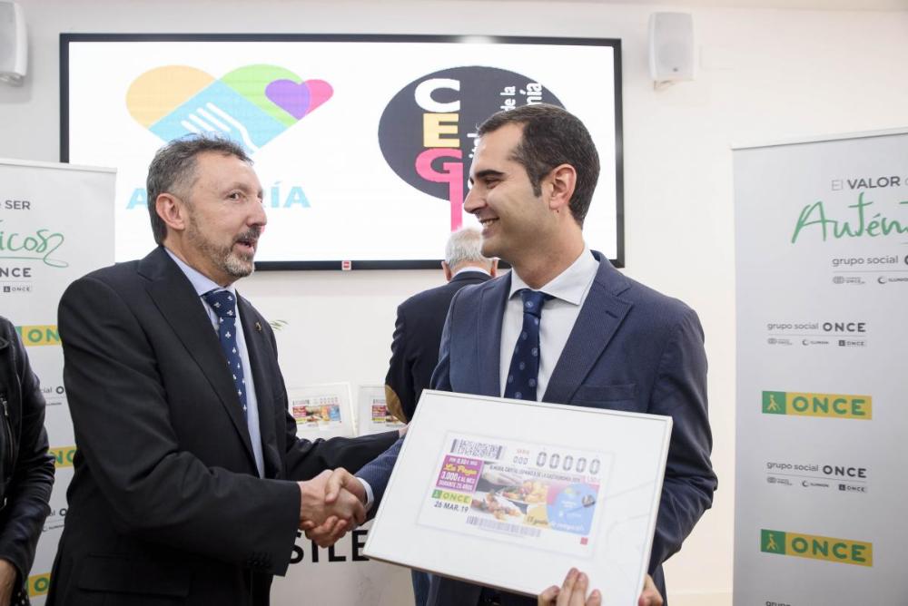El alcalde dijo que "es un honor para Almería" que la ONCE se sume a los actos de la Capitalidad Gastronómica