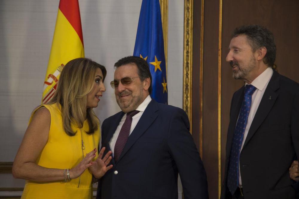 Susana Díaz comparte impresiones con Miguel Carballeda y Cristóbal Martínez