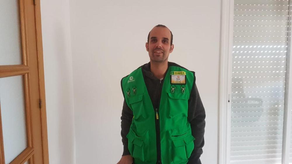 Óscar Linde, vendedor de la ONCE en Albolote (Granada)