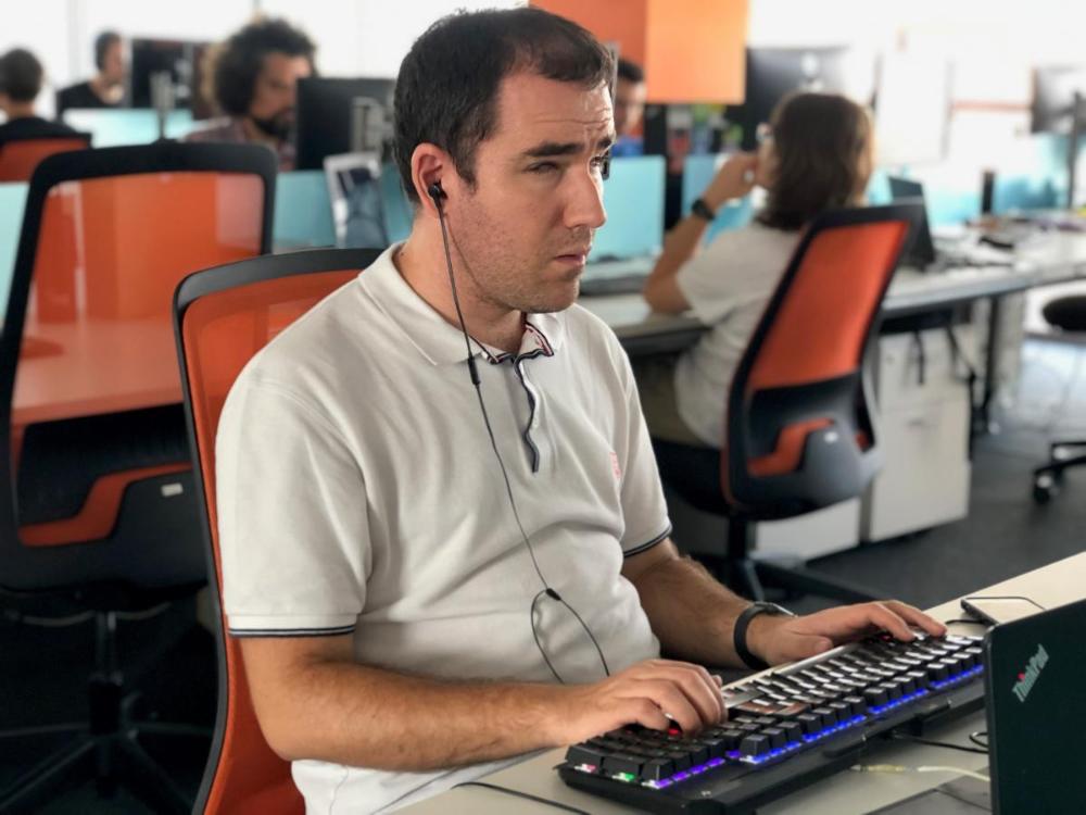 Juanjo en la sede de Pasiona en Barcelona