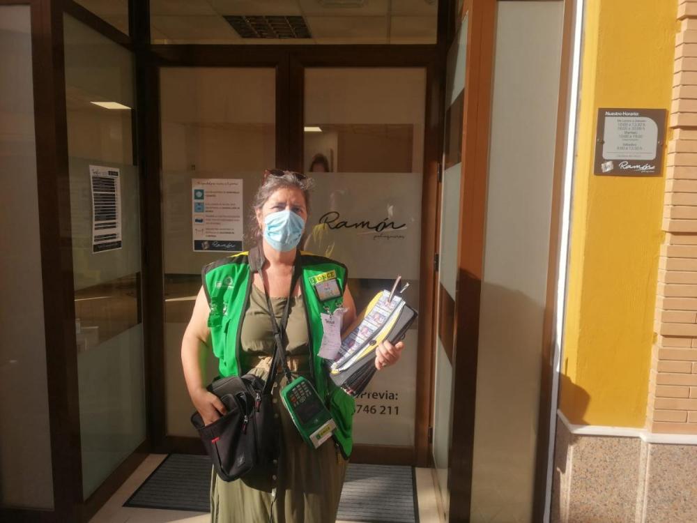 Patrocinio Rodríguez, vendedora de la ONCE en Mairena del Alcor (Sevilla)