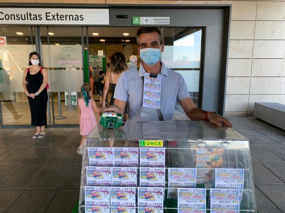 Pedro Calvet, vendedor de la ONCE en Granada