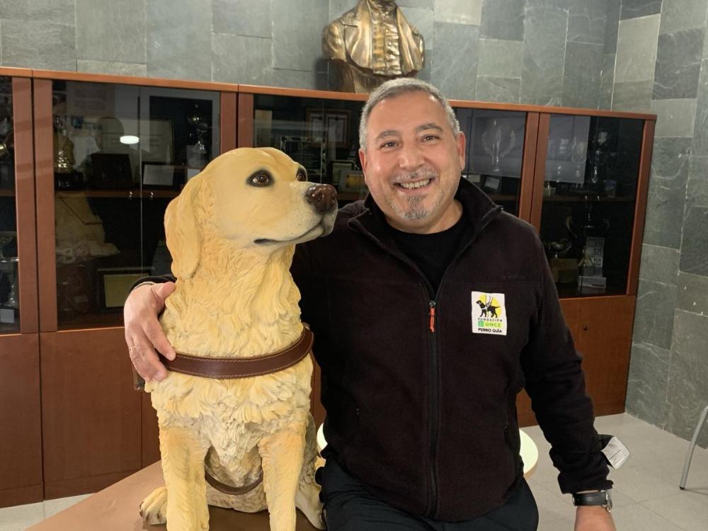Pedro Márquez reconoce que la mascarilla entorpece la relación con el perro en tiempos del COVID