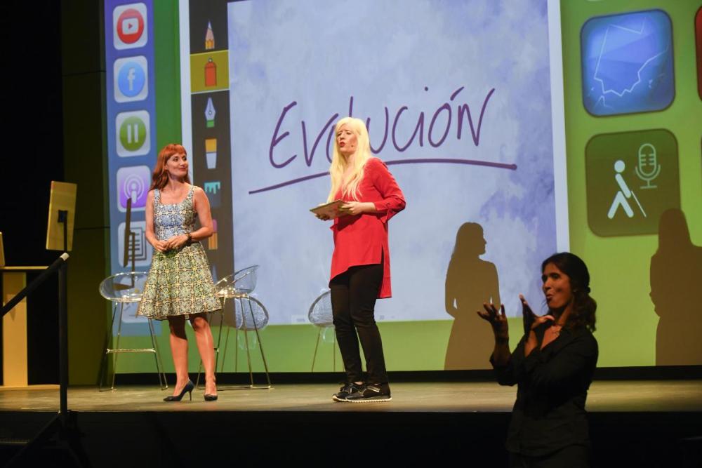 Laura Ferrer y Patty Bonet en otro momento de la Gala