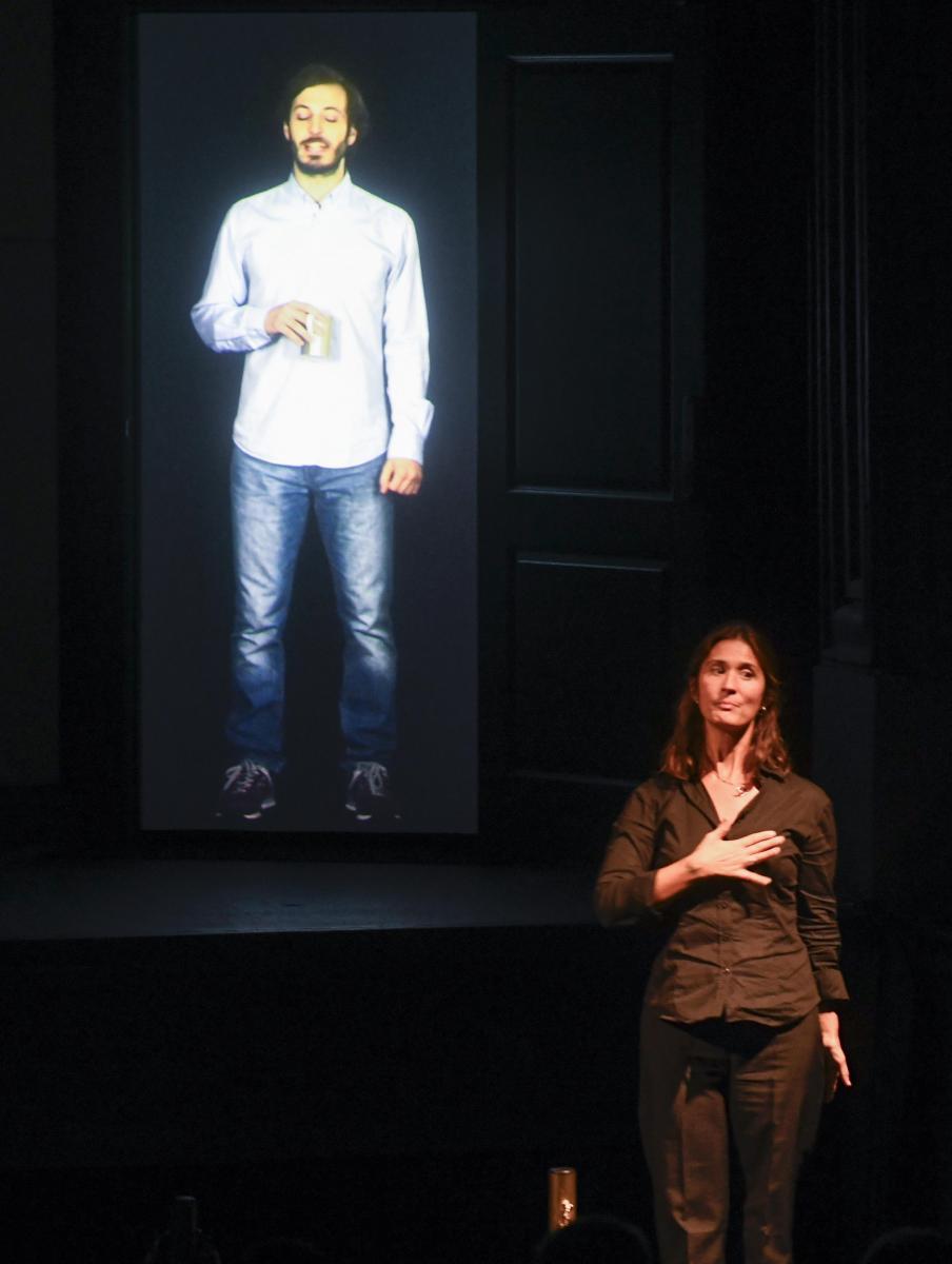 Los vídeos también fueron protagonistas de la Gala para subrayar los mensajes de solidaridad en la sociedad