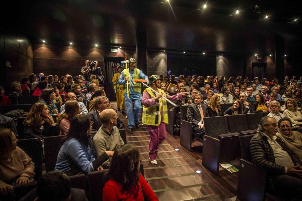 Actuación de Orozú Teatro, conductora de la Gala