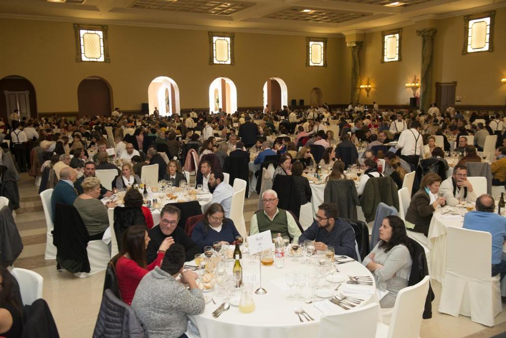 Panorámica del salón abarrotado de trabajadores, afiliados y amigos del Grupo Social ONCE en Sevilla