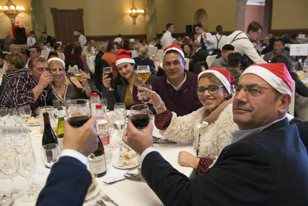 La alegría y el ambiente navideño no faltó en las mesas