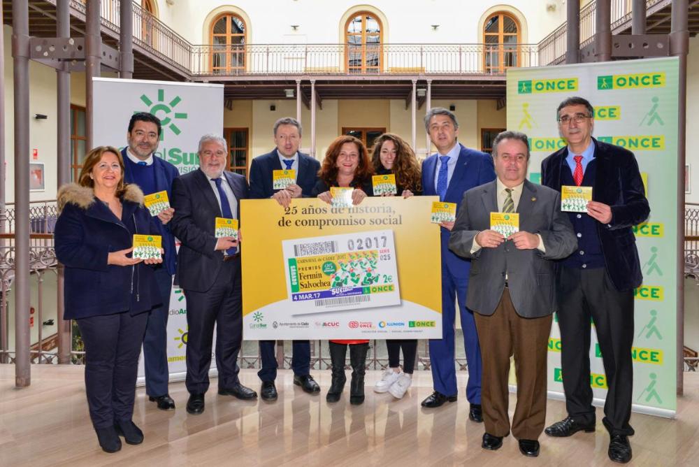 Los máximos responsables de la RTVA con los representantes de la ONCE tras la presentación de la programación del Fermín Salvochea